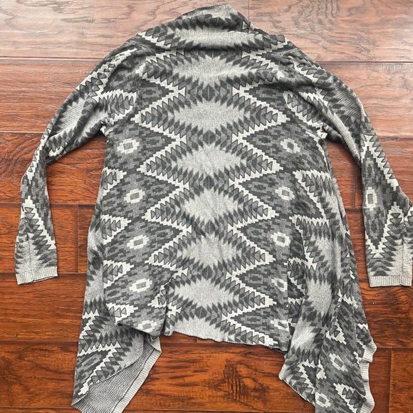 HeartLoom Geometric Drape Cardigan - Picture 6 of 7